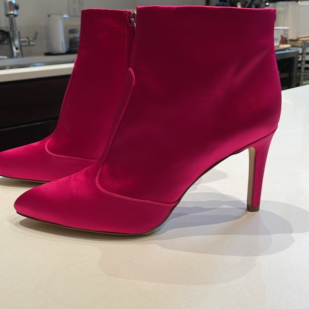 🆕 Sam Edelman Olette High Pointed Toe, Satin, Hot Pink Ankle Boots. Size 9.5M - Picture 4 of 10